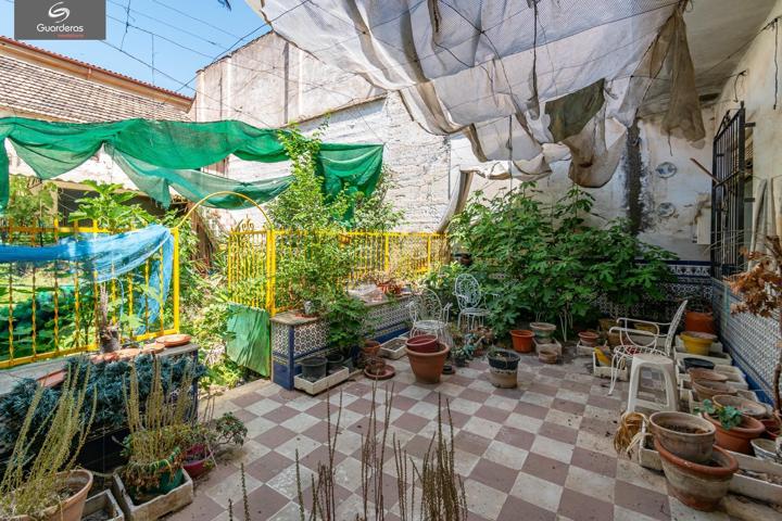 CASA SEÑORIAL EN EL CENTRO DE PINOS PUENTE. photo 0