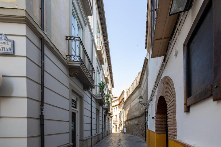 Impresionante piso en dos alturas en el corazón de Granada photo 0