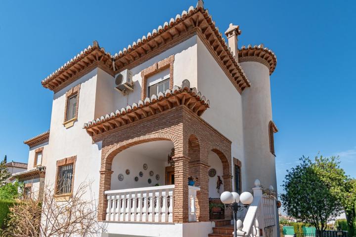 Impresionante Chalet en La Zubia con Piscina y Espacios Amplios photo 0