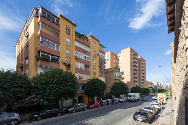 Piso Reformado en la Carretera de la Sierra, Granada - Oportunidad Única photo 0