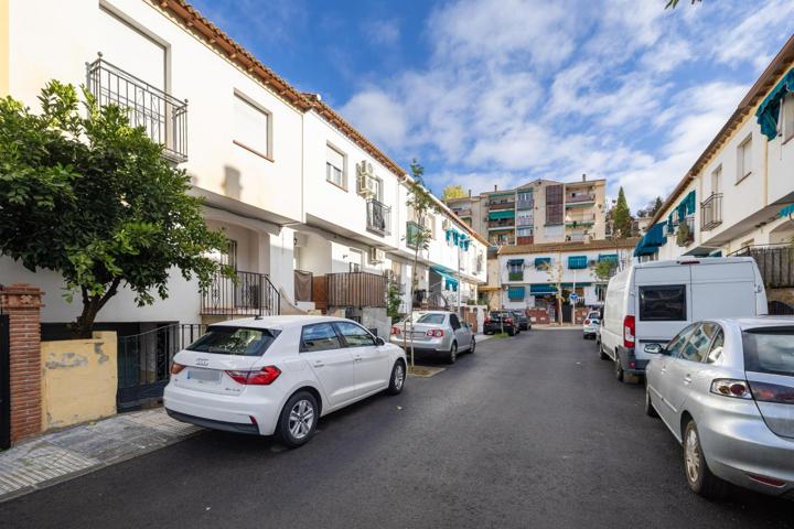 Pareada en el centro de Huetor Vega a precio de los de antes photo 0