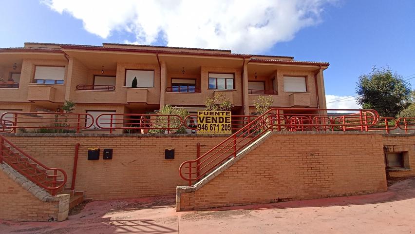 BONITO CHALET ADOSADO CON JARDIN, TERRAZA, TXOKO Y GARAJE EN VALLE DE MENA photo 0