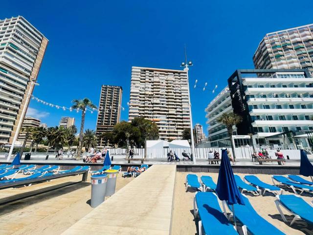 Benidorm, edificio en 1ª línea de la playa de Levante. OPORTUNIDAD photo 0