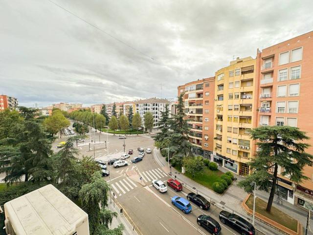 Gran piso en venta en la zona centro de Badajoz photo 0