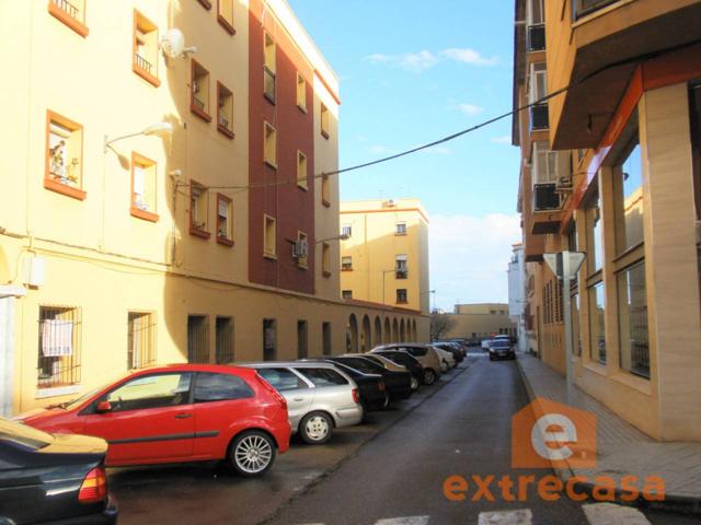 Venta de piso A REFORMAR en Pardaleras Badajoz photo 0