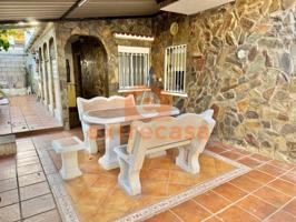 Chalet en venta en la Urbanización Çlub Campo Pino en Badajoz photo 0