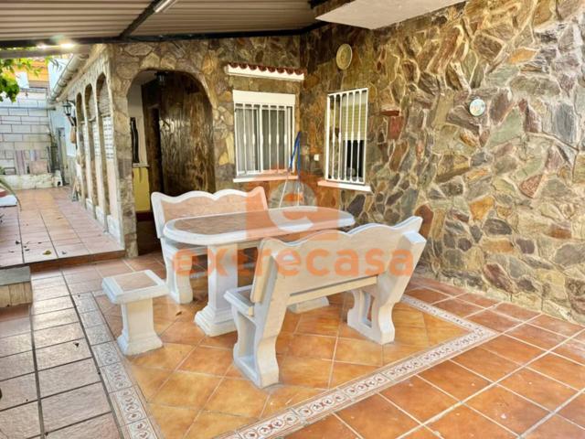 Chalet en venta en la Urbanización Çlub Campo Pino en Badajoz photo 0