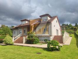 IMPRESIONANTE CHALET UNIFAMILIAR EN TIÑANA photo 0