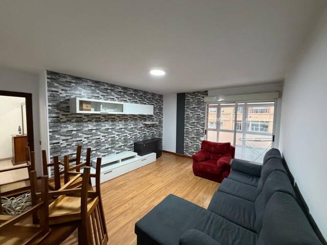 VENTA DE PISO PLAZA LAS PALOMAS 3 HAB EXTERIOR CON TERRAZA CERRADA Y UN AMPLIO TRASTERO photo 0