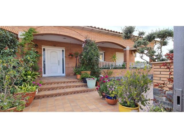 Gran casa apta para dos familias. photo 0