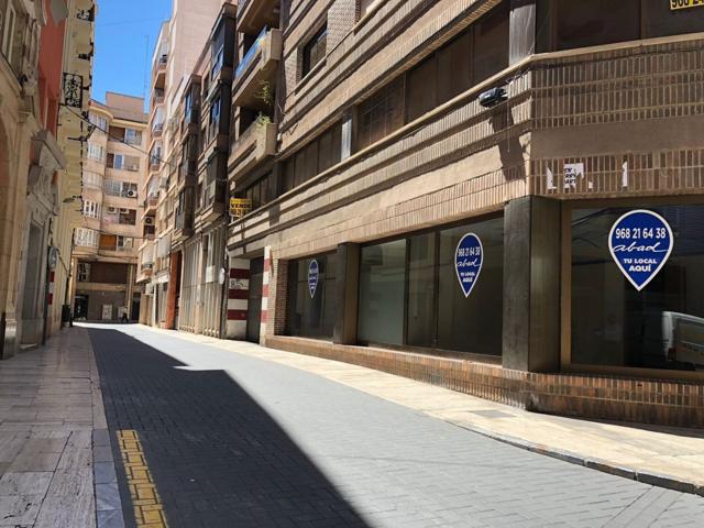 Gran local comercial de unos 260 m2, junto a Traperia, en la Calle Villaleal. photo 0