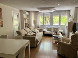 Vivienda exclusiva reformada en Avenida de los Pinos, con garaje y trastero incluidos photo 0