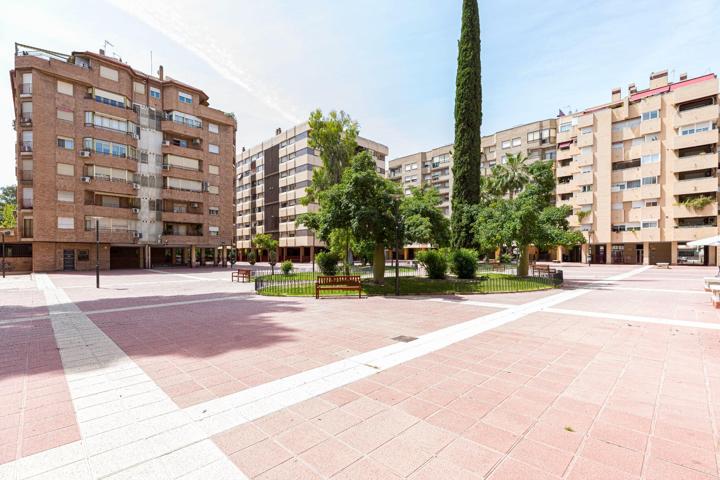 Piso para entrar a vivir en Plaza de la Seda – Amplio, Luminoso y con Garaje y Trastero Incluidos photo 0