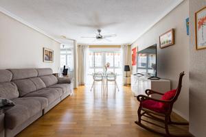 Magnífica vivienda con terraza situada en Avda. de los Pinos photo 0