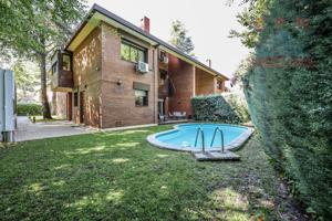 Unifamiliar Pareada En alquiler en Somosaguas, Pozuelo De Alarcón photo 0