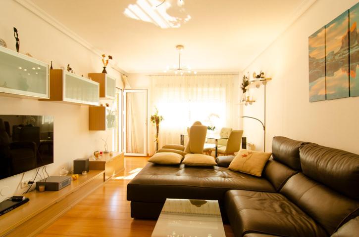 Amplio piso con vistas a la montaña, 4 dormitorios y parking en Torreagüera photo 0