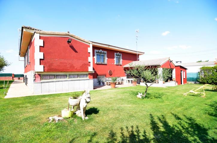 Urbis te ofrece dos magníficas casas con terreno en venta en Parada de Arriba, Salamanca. photo 0