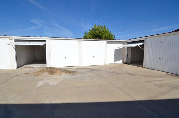 Urbis te ofrece una plaza de garaje cerrada en venta, zona Zarapicos, Pueblo, Salamanca. photo 0