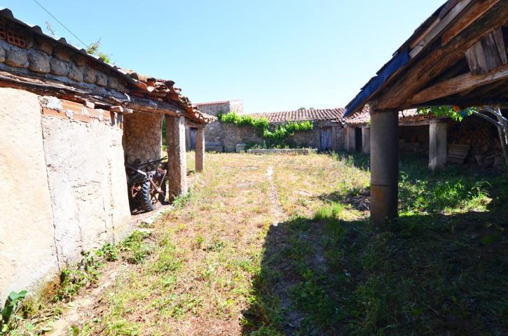 Urbis te ofrece una casa de pueblo con terreno en venta en Palacinos, Añover de Tormes, Salamanca. photo 0