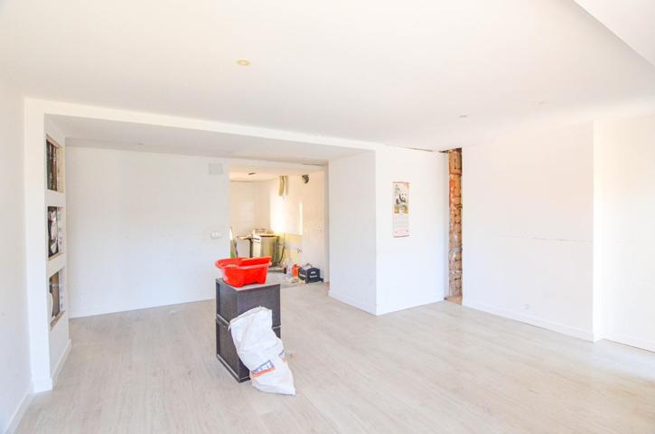 Urbis te ofrece un piso y estudio en venta en zona Salas Bajas, Salamanca. photo 0