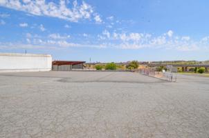 Urbis te ofrece un solar con nave y oficinas en alquiler en Aldeatejada, Salamanca. photo 0