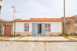 Urbis te ofrece una casa con cochera y patio en venta en Bañobárez, Salamanca. photo 0