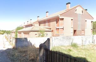 Urbis te ofrece un conjunto de nueve chalets adosados en venta en Tudela de Duero, Valladolid. photo 0