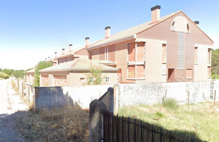 Urbis te ofrece un conjunto de nueve chalets adosados en venta en Tudela de Duero, Valladolid. photo 0