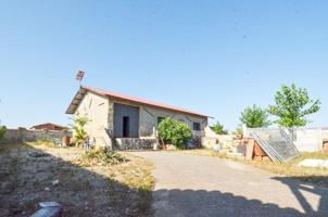 Urbis te ofrece una parcela con nave y bodega en venta en Calvarrasa de Arriba, Salamanca photo 0