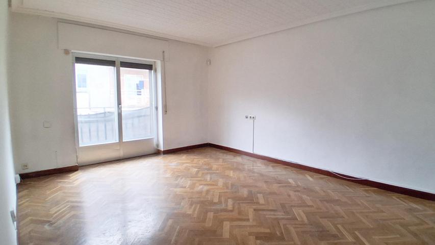 Urbis te ofrece un piso en venta en zona Barrio Blanco, Salamanca. photo 0