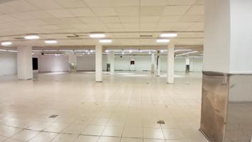 Urbis te ofrece un amplio local comercial en venta en la zona de Teso de la Feria, Salamanca. photo 0
