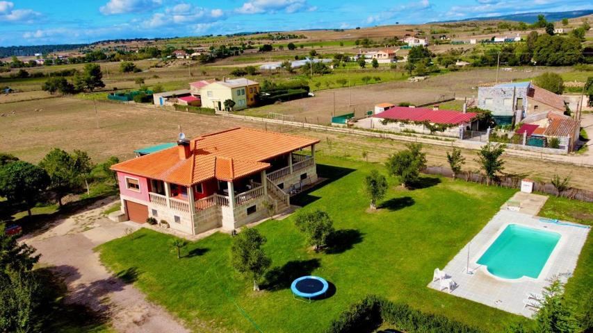 Urbis te ofrece un chalet en venta en Ciudad Rodrigo, Salamanca. photo 0
