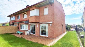 Urbis te ofrece un chalet pareado en venta en zona Valdelagua, Santa Marta de Tormes, Salamanca. photo 0