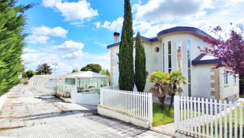 Urbis te ofrece un chalet independiente en venta en Navahonda, Carbajosa de la Sagrada, Salamanca. photo 0