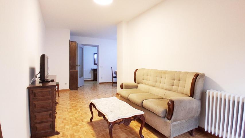 Urbis te ofrece un piso en alquiler en la zona de Salesas, Salamanca. photo 0