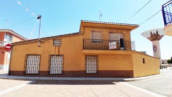 Urbis te ofrece una amplia casa en venta en Castellanos de Villiquera, Salamanca. photo 0
