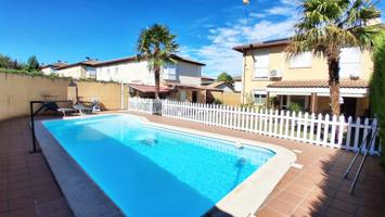 Urbis te ofrece un chalet en venta en la Urbanización Valdelagua, Santa Marta de Tormes, Salamanca. photo 0
