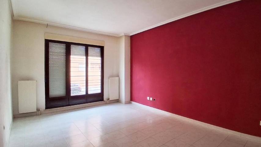 PISO VENTA SALAMANCA. Urbis te ofrece un piso en venta en zona Salas Bajas, Salamanca photo 0