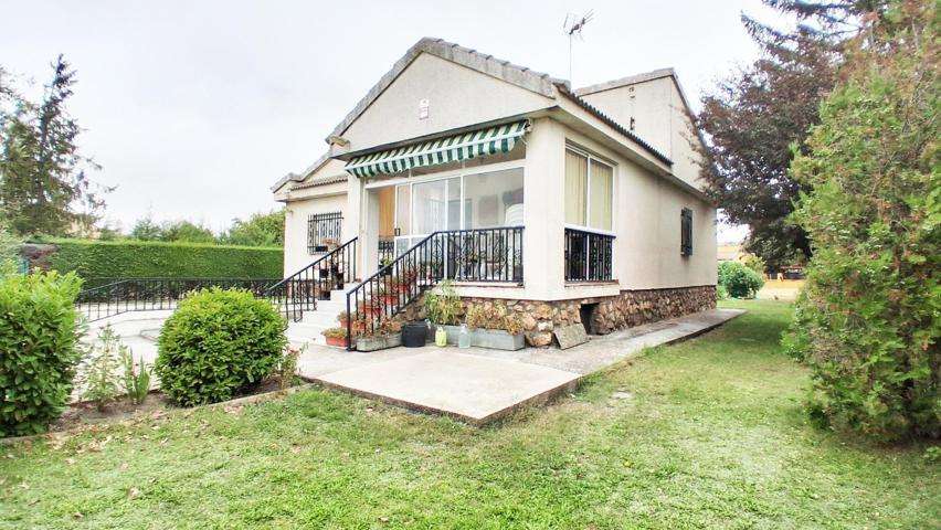 Urbis te ofrece un amplio chalet en venta en Castellanos de Villiquera, Salamanca. photo 0