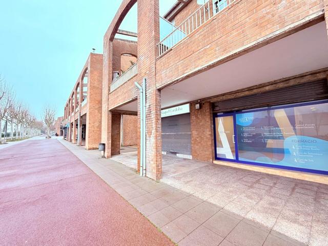 Local comercial a Les Comes photo 0