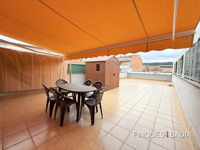 FANTÁSTICO PISO CON TERRAZA Y PLAZA DE PÁRKING! photo 0