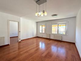 FANTÁSTICO PISO CON PÁRKING EN EL BARRIO DE LAS FLORES DE IGUALADA! photo 0