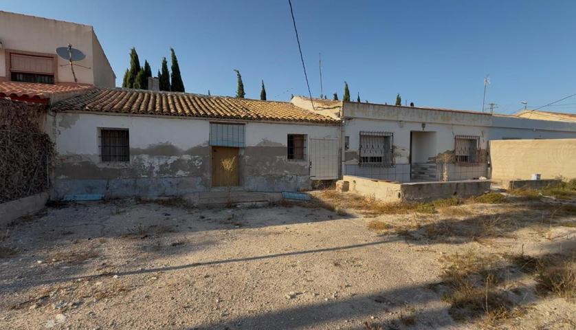 Casa para reformar con gran terreno photo 0