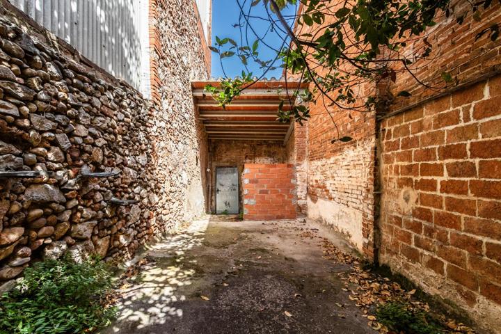 Casa unifamiliar con patio en pleno centro de Castellar del Vallés. photo 0