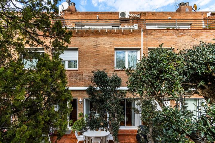 Exclusiva Casa Adosada en el Corazón de Creu Alta: ¡Tu Oasis Urbano te Espera!' photo 0