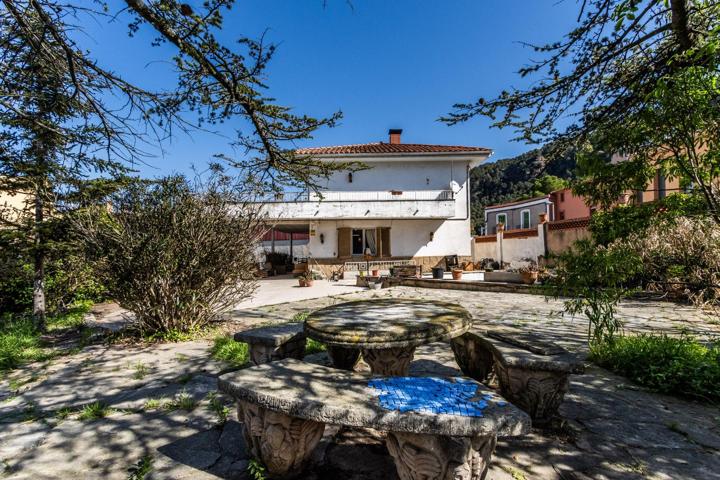 CASA SEÑORIAL EN EL CENTRO DE VACARISSES, CON JARDÍN, VISTAS Y MUCHISIMAS POSIBILIDADES. photo 0