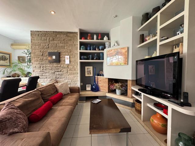 Gràcia te Espera: Casa Luminosa con Negocio Listo para Triunfar y Jardín Botánico Propio photo 0
