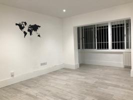 Inversión segura en Sabadell: piso reformado con inquilino estable photo 0