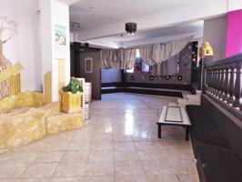 AMPLIO LOCAL CON SALIDA DE HUMOS photo 0