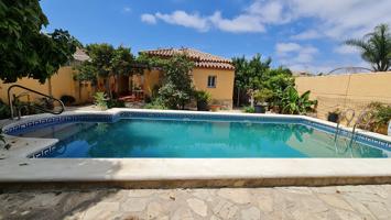 Chalet en los gallos photo 0